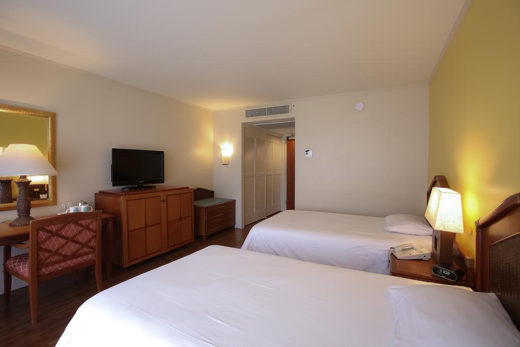 Guam Reef Hotel Tumon Exterior foto